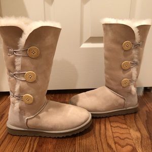 UGG Bailey Button Triplet Boots (Sand)